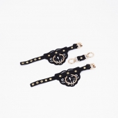 Черные кожаные наручники с клепками, кольцами и золотистой фурнитурой - Crazy Handmade - купить с доставкой в Братске