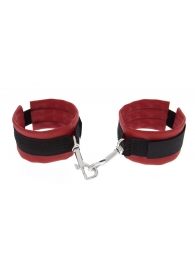 Красно-чёрные полиуретановые наручники Luxurious Handcuffs - Blush Novelties - купить с доставкой в Братске