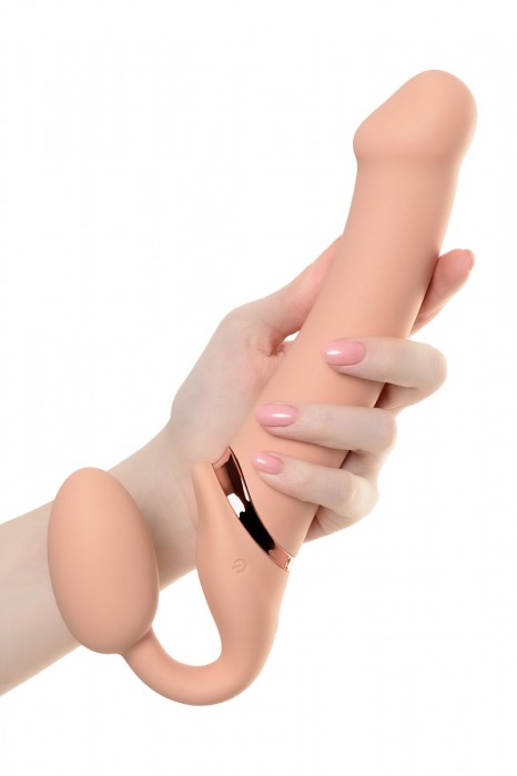 Телесный безремневой вибрострапон Vibrating Bendable Strap-On L - Strap-on-me - купить с доставкой в Братске